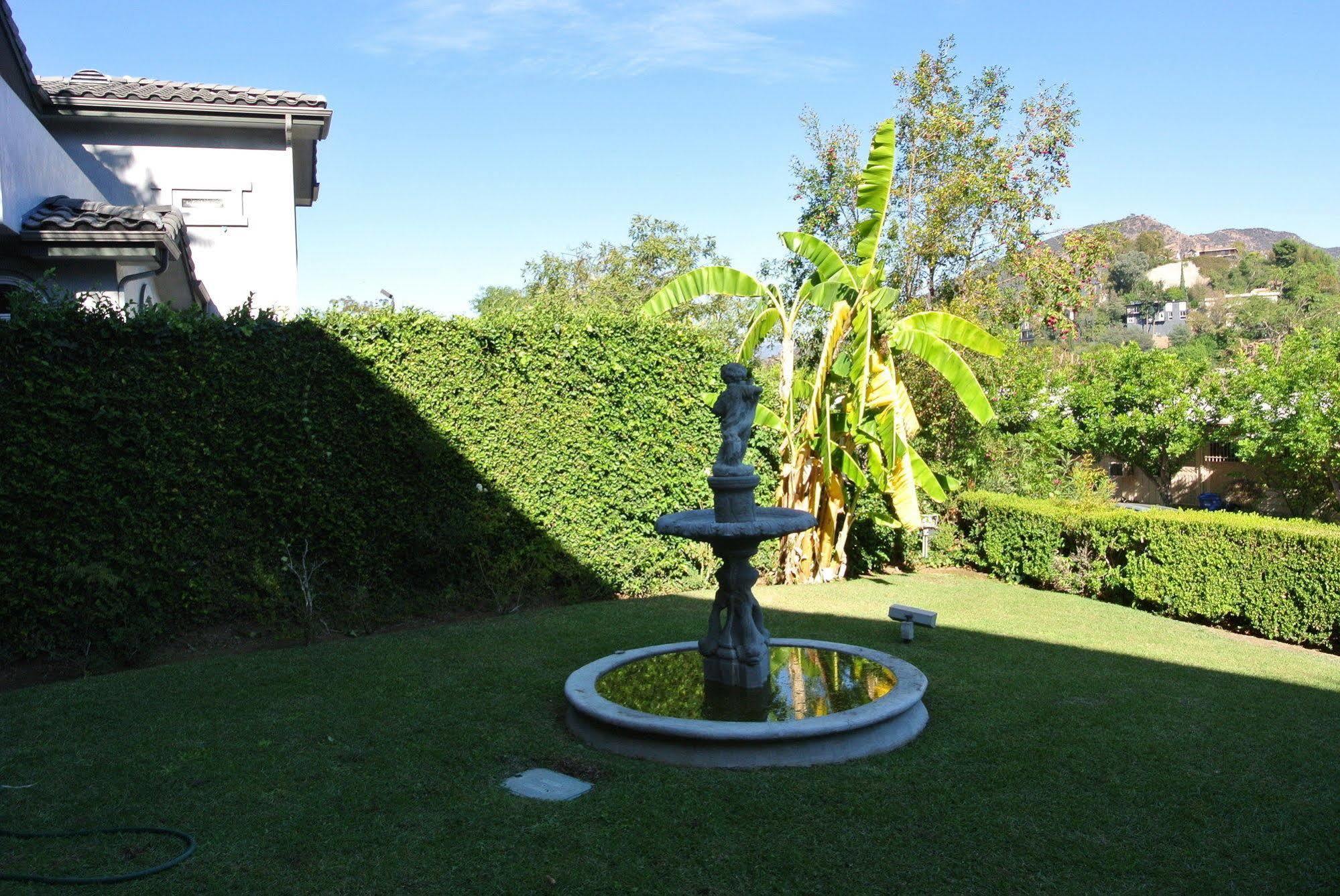Bed And Breakfast In Hollywood Hills Los Angeles Exterior photo