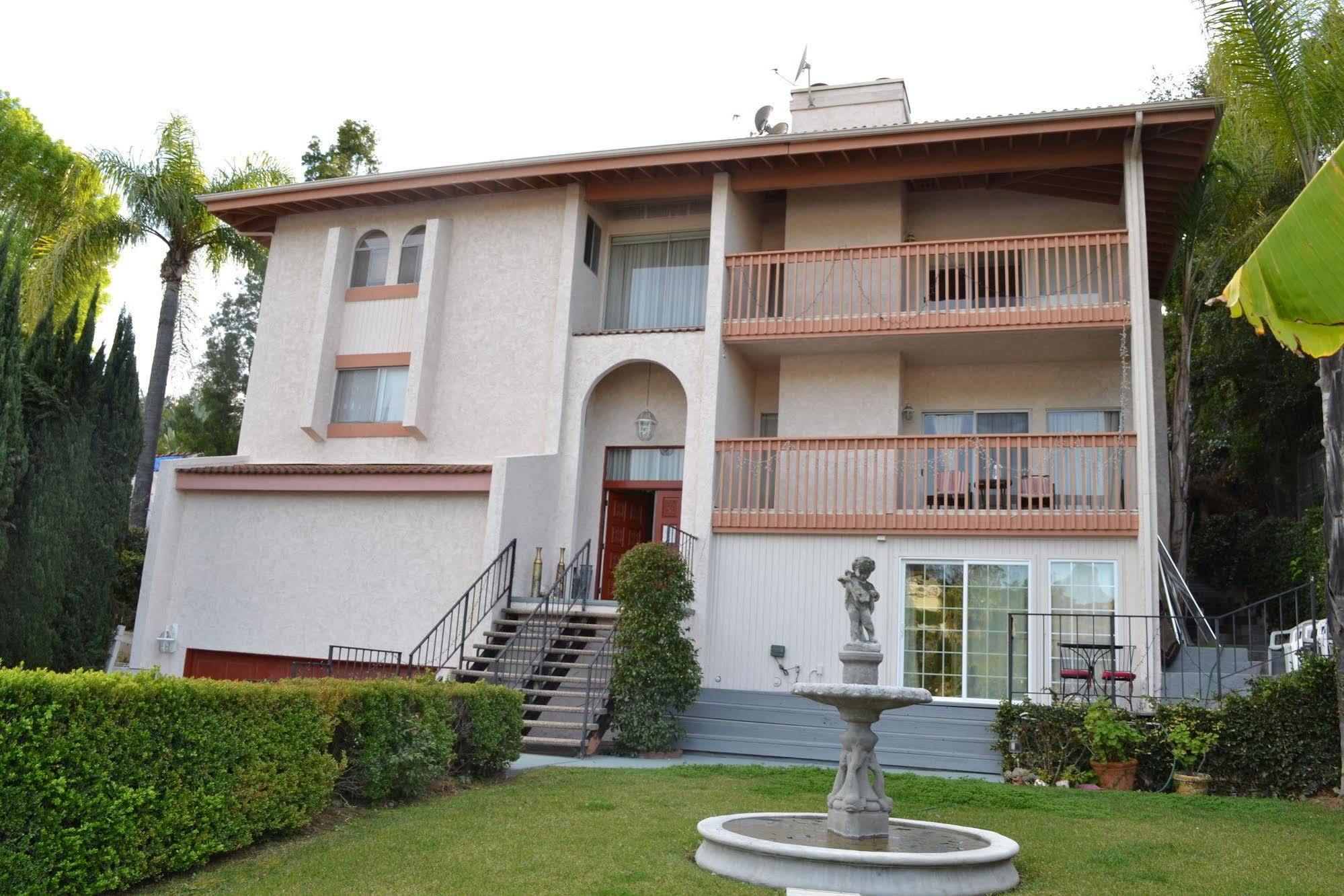 Bed And Breakfast In Hollywood Hills Los Angeles Exterior photo