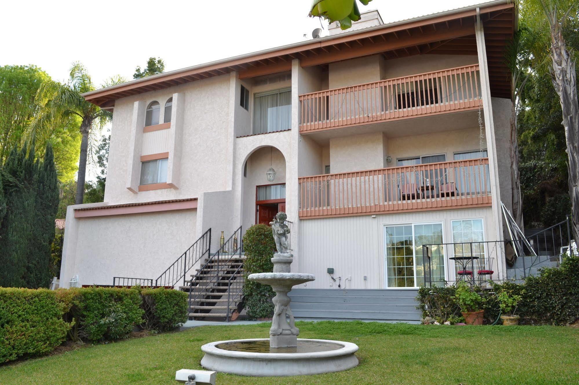 Bed And Breakfast In Hollywood Hills Los Angeles Exterior photo